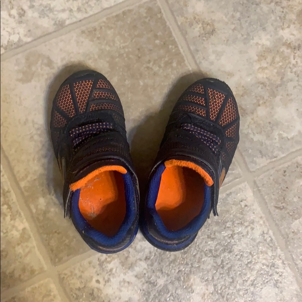 Sketchers Shoes